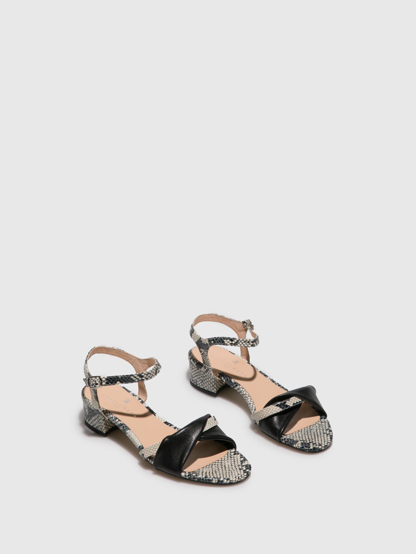 Sofia Costa Sandálias com Tira no Tornozelo em Preto Branco